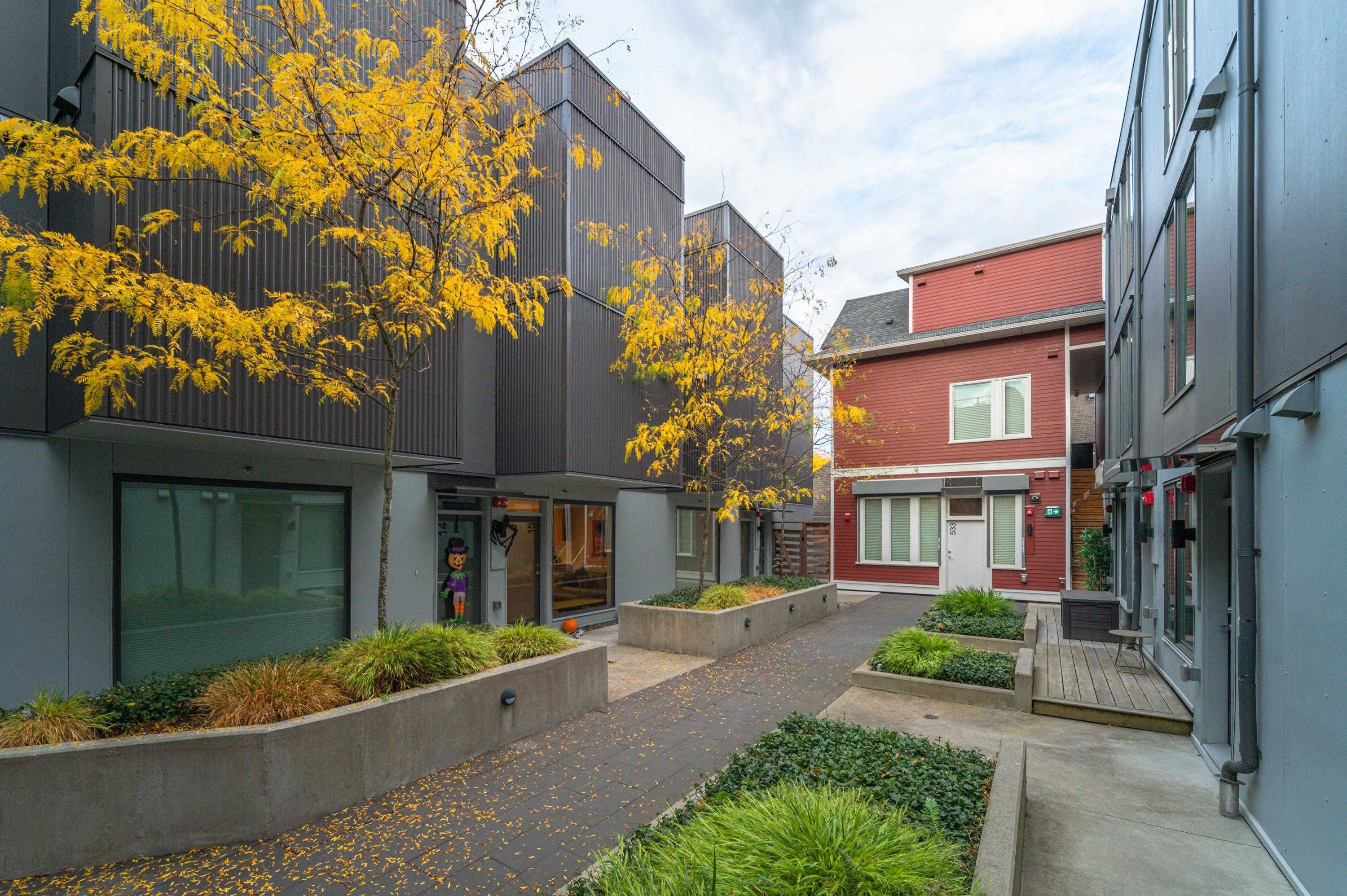 Main Photo: 15 531 E 16TH Avenue in Vancouver: Mount Pleasant VE Townhouse for sale in "Hanna" (Vancouver East)  : MLS®# R2733551