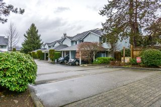 Main Photo: 32 22411 124 Avenue in Maple Ridge: East Central Townhouse for sale in "CREEKSIDE VILLAGE" : MLS®# R2029134