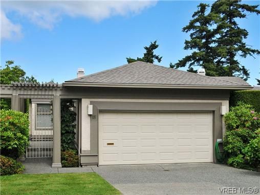 Main Photo: 18 4300 Stoneywood Lane in VICTORIA: SE Broadmead Row/Townhouse for sale (Saanich East)  : MLS®# 610675
