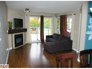 Photo 3: 108 20125 55A Avenue in Langley: Langley City Condo for sale in "BLACKBERRY LANE 2" : MLS®# F1200974