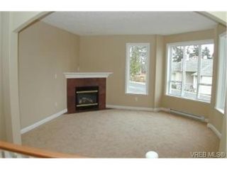Photo 2: 1201 Knockan Dr in VICTORIA: SW Strawberry Vale House for sale (Saanich West)  : MLS®# 320862