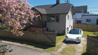 Photo 2: 820 E 16TH Avenue in Vancouver: Fraser VE House for sale in "Cedar Cottage/ Fraser" (Vancouver East)  : MLS®# R2876193