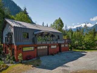Photo 2: 2030 N RUSTAD Road in Squamish: Upper Squamish House for sale in "Upper Squamish Valley" : MLS®# R2793918