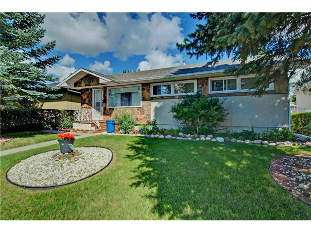 Main Photo: 4232 7 Avenue SW in Calgary: Rosscarrock House for sale : MLS®# C4078756