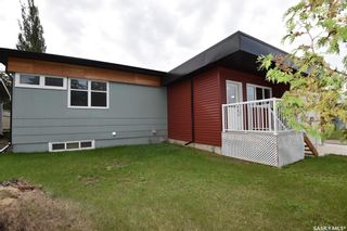 Photo 3: 200 Maple Road East in Nipawin: Residential for sale : MLS®# SK945287