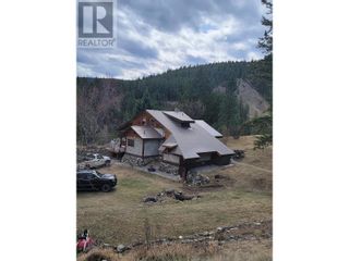 Photo 1: 111 HARDING ROAD in Williams Lake: House for sale : MLS®# R2866015