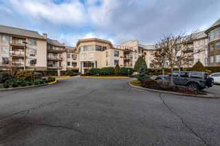 Photo 1: 202 2626 COUNTESS Street in Abbotsford: Abbotsford West Condo for sale in "WEDGEWOOD" : MLS®# R2648562