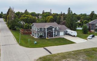 Photo 2: 16 Critchlow Bay in MacGregor: House for sale : MLS®# 202222780