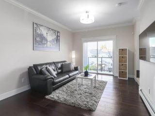 Photo 3: 209 3488 SEFTON Street in Port Coquitlam: Glenwood PQ Townhouse for sale in "Sefton Springs" : MLS®# R2420953