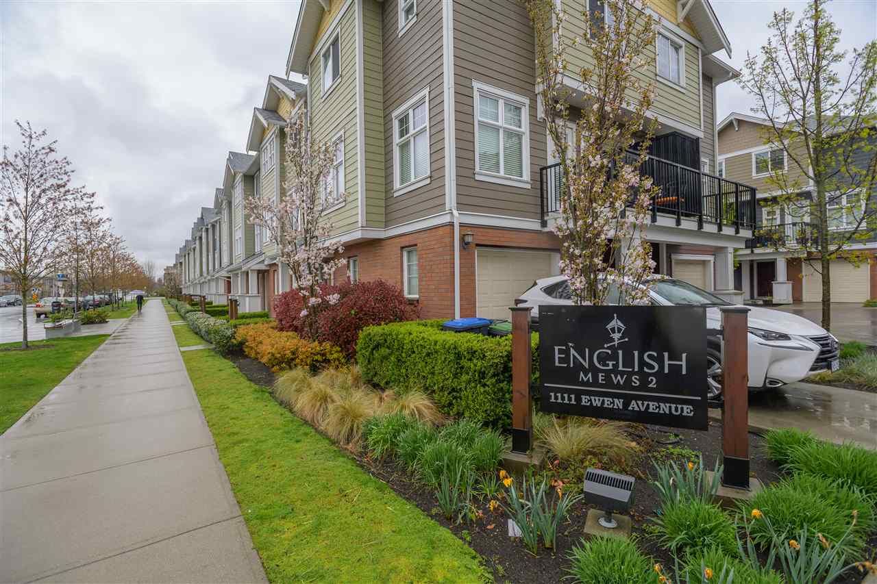 Main Photo: 34 1111 EWEN Avenue in New Westminster: Queensborough Townhouse for sale in "ENGLISH MEWS" : MLS®# R2359101