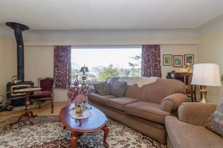 Photo 11: 304 Clifton Terr in Esquimalt: Es Old Esquimalt House for sale : MLS®# 887177