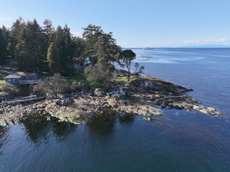 FEATURED LISTING: 579&581 BAYVIEW Drive Mayne Island