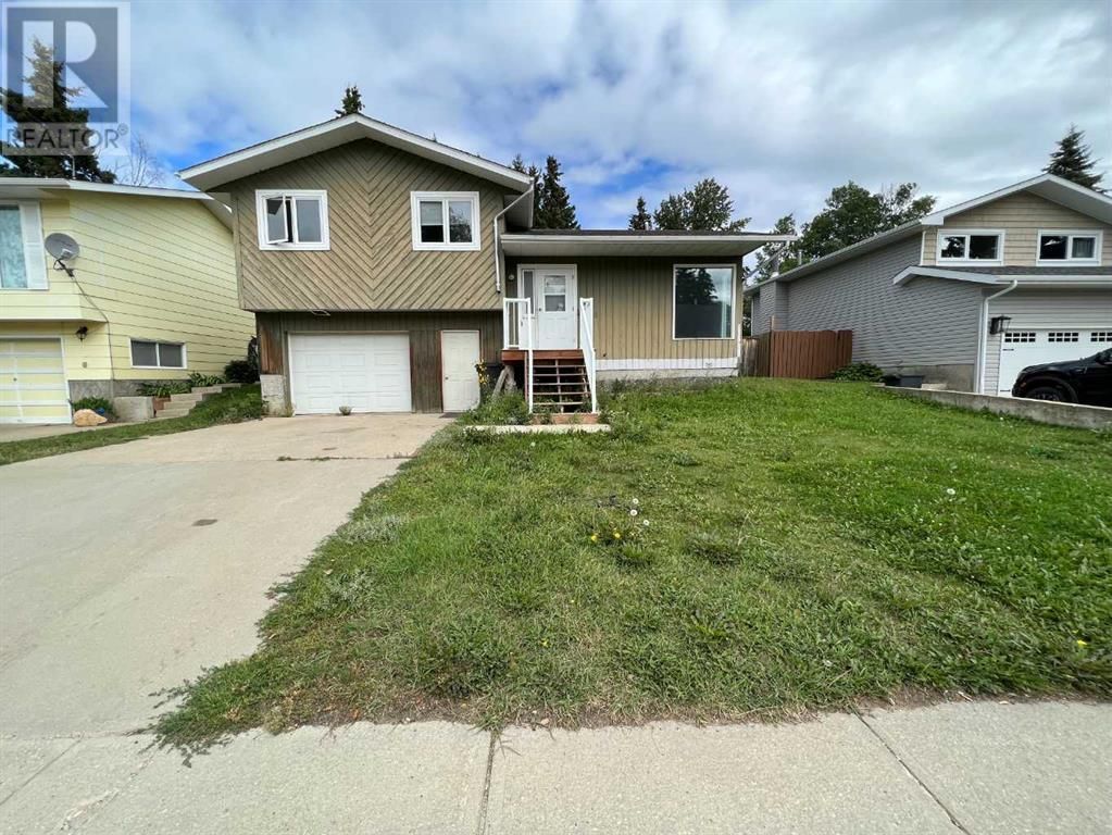 Main Photo: 904 13 Ave  SE in Slave Lake: House for sale : MLS®# A2086486