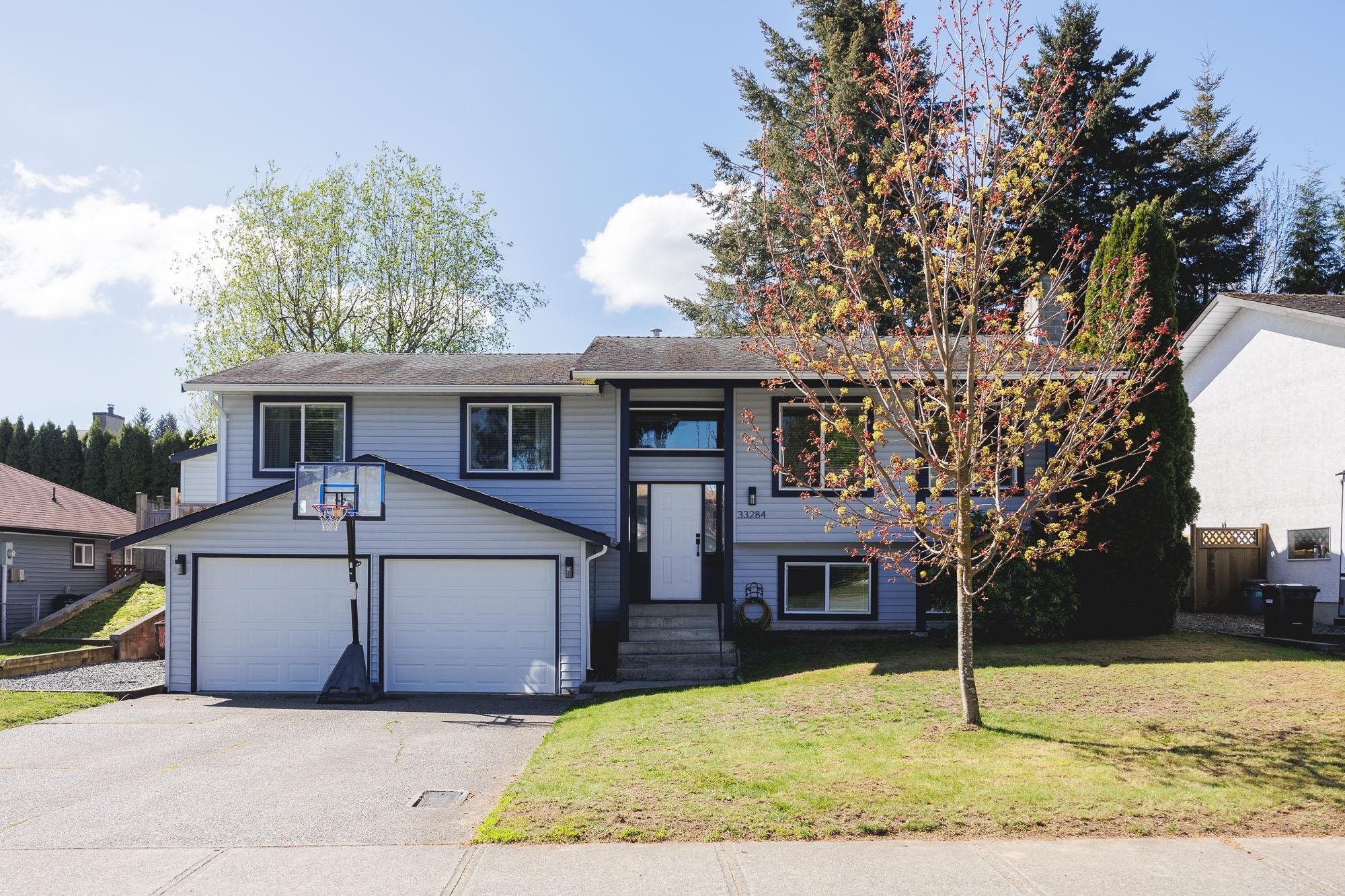 Main Photo: 33284 MEADOWLANDS Avenue in Abbotsford: Central Abbotsford House for sale : MLS®# R2876022