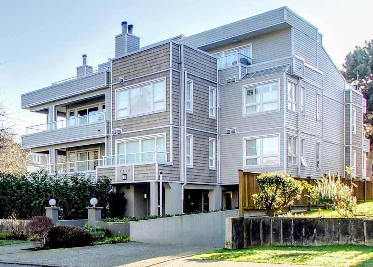 Main Photo: 203 2110 YORK Avenue in Vancouver: Kitsilano Condo for sale in "New York on York" (Vancouver West)  : MLS®# R2337130
