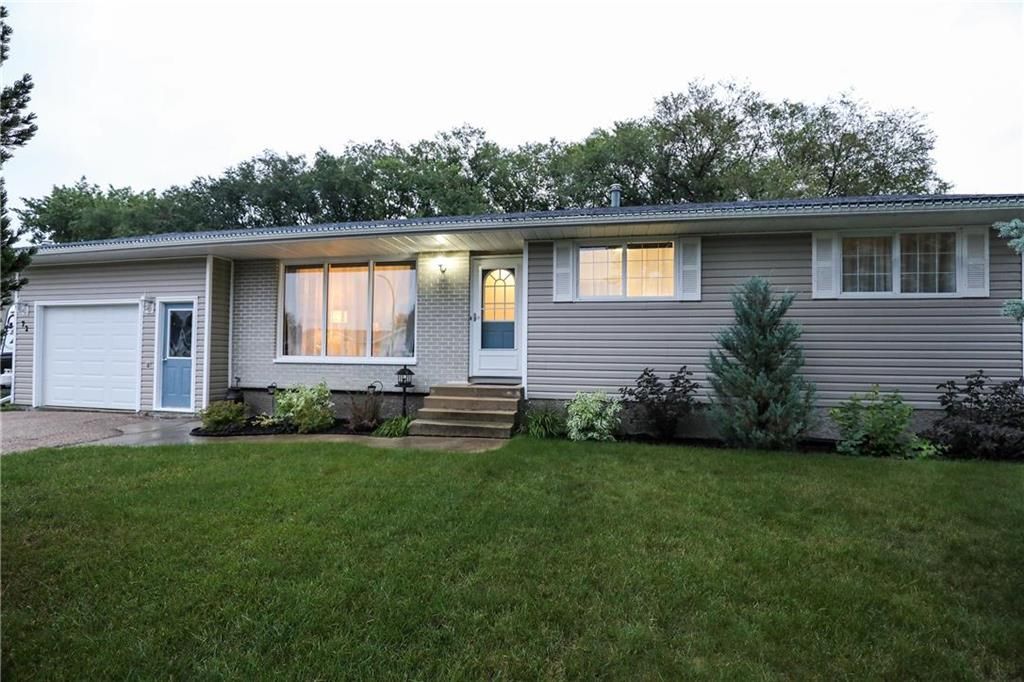 Main Photo: 72 Coral Crescent in Steinbach: Meadows Residential for sale (R16)  : MLS®# 202022096
