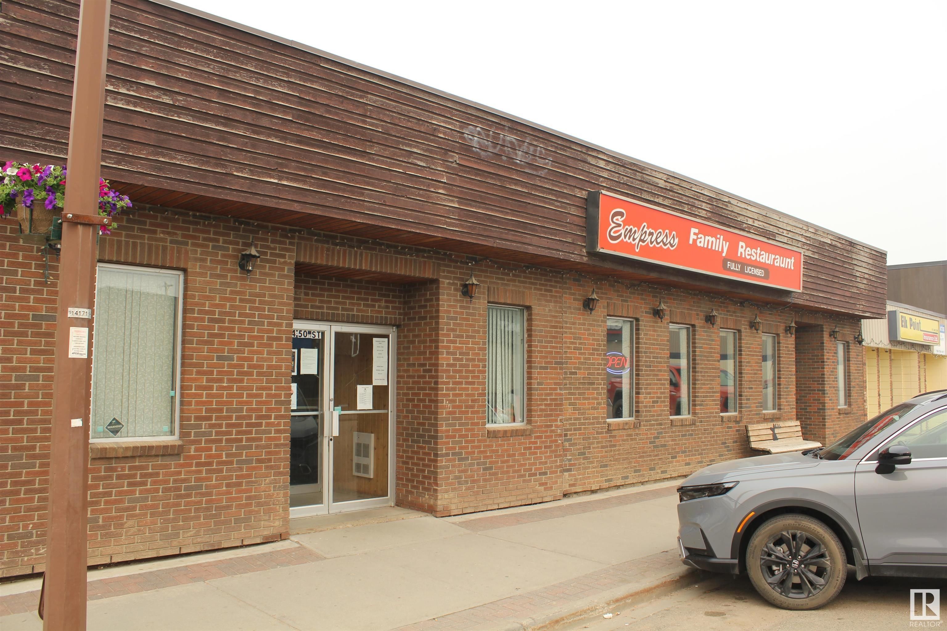 Main Photo: 4822 50 Street: Elk Point Business with Property for sale : MLS®# E4349606