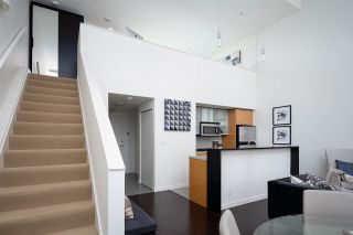 Photo 1: 301 29 SMITHE MEWS in Vancouver: Yaletown Condo for sale (Vancouver West)  : MLS®# R2411644