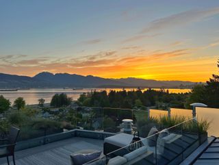 Photo 3: 4559 W 1ST Avenue in Vancouver: Point Grey House for sale in "Point Grey" (Vancouver West)  : MLS®# R2815428