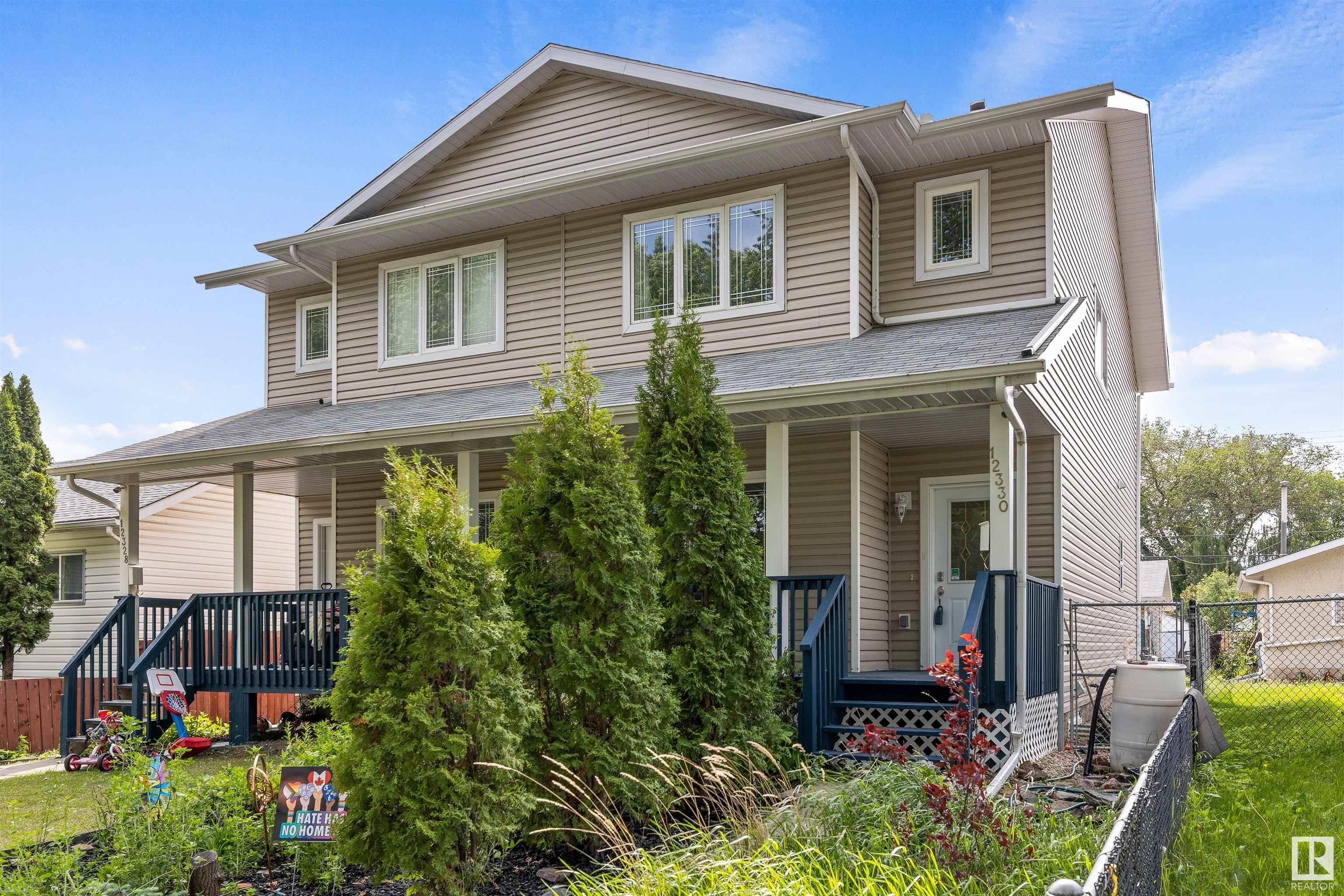 Main Photo: 12330 90 Street in Edmonton: Zone 05 House Half Duplex for sale : MLS®# E4300445