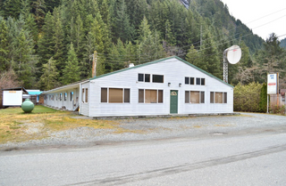 Photo 2: 14 room Motel for sale Vancouver island BC: Business with Property for sale : MLS®# 878868