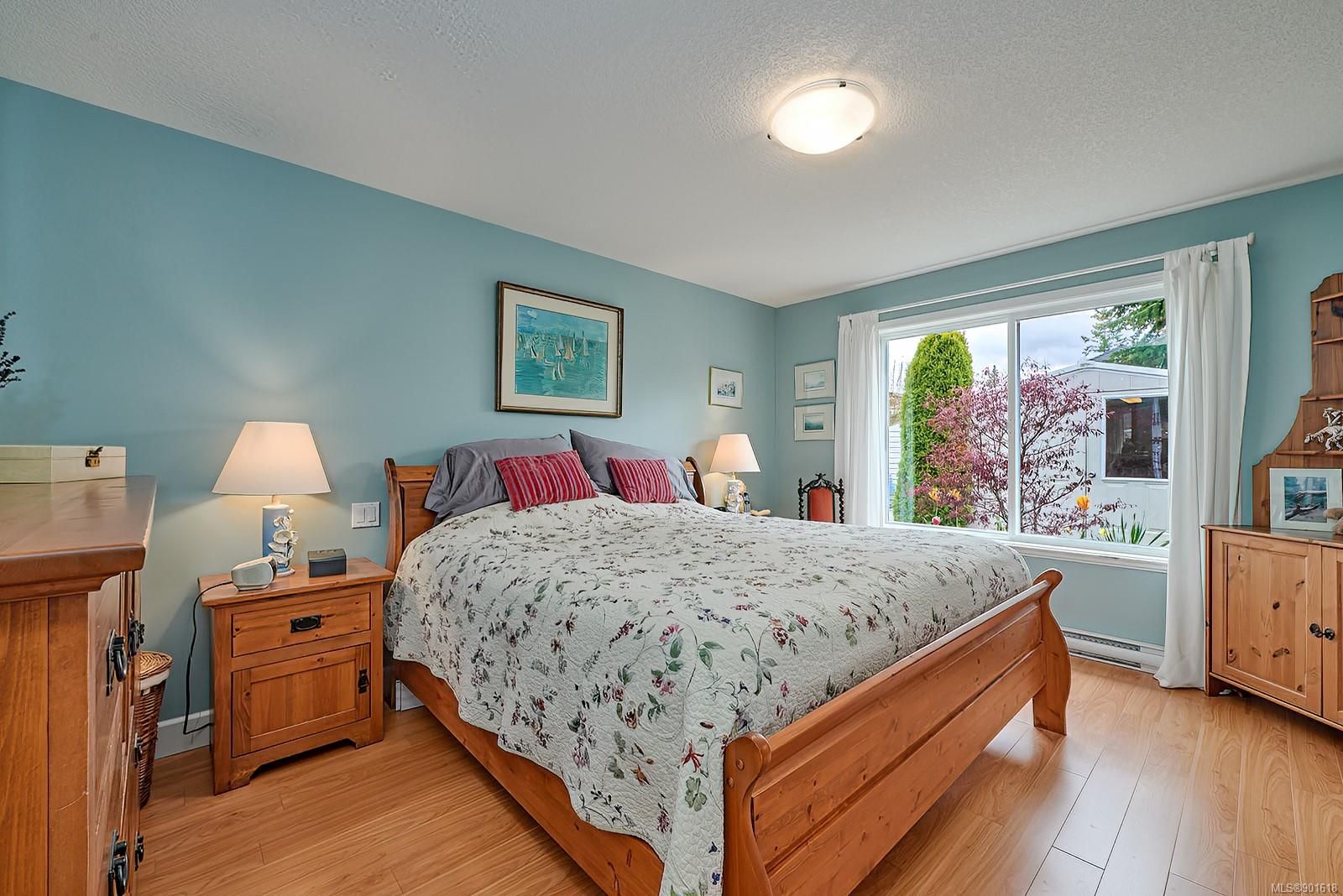 Photo 12: Photos: 1022 Tara Cres in French Creek: PQ French Creek House for sale (Parksville/Qualicum)  : MLS®# 901618
