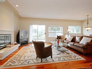 Photo 4: 940 Bearwood Lane in VICTORIA: SE Broadmead House for sale (Saanich East)  : MLS®# 775394