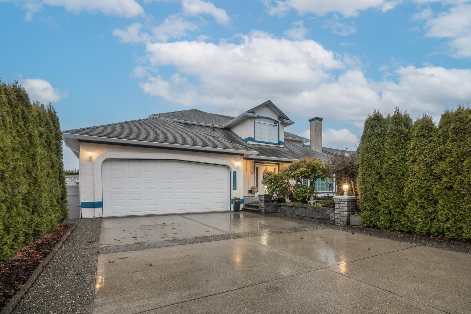 Main Photo: 31094 UPPER MACLURE Road in Abbotsford: Abbotsford West House for sale : MLS®# R2740780