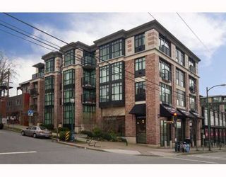 Photo 1: 104 2515 ONTARIO Street in Vancouver: Mount Pleasant VW Condo for sale in "ELEMENTS" (Vancouver West)  : MLS®# V807219