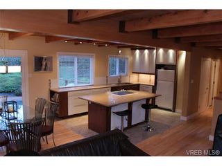 Photo 3: 1005 karen Cres in VICTORIA: SE Swan Lake House for sale (Saanich East)  : MLS®# 659089