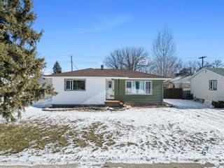 Main Photo: 11 Golden Gate Bay in Winnipeg: Silver Heights Residential for sale (5F)  : MLS®# 202403922