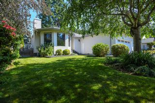 Photo 2: 712 Woodland Dr in Comox: CV Comox (Town of) House for sale (Comox Valley)  : MLS®# 934302