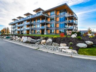 Photo 1: 301 2777 North Beach Dr in CAMPBELL RIVER: CR Campbell River North Condo for sale (Campbell River)  : MLS®# 800006