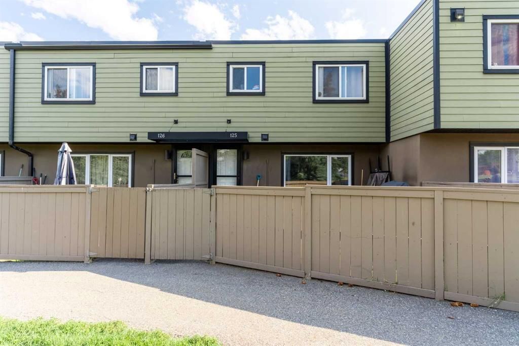 Main Photo: 125 3809 45 Street SW in Calgary: Glenbrook Row/Townhouse for sale : MLS®# A2069341