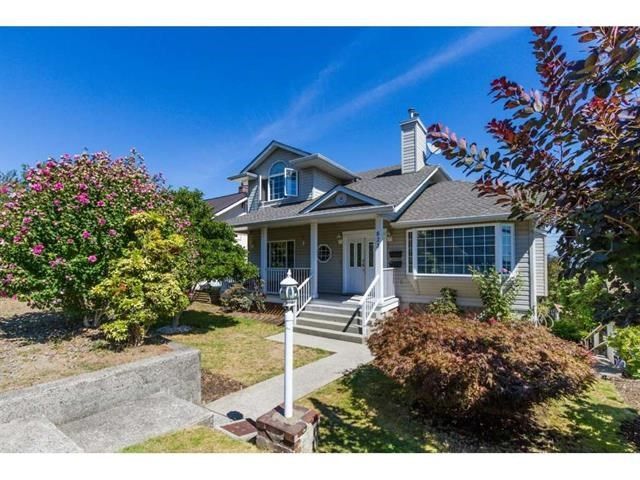 Main Photo: 823 BURNABY Street in New Westminster: The Heights NW House for sale : MLS®# R2572178