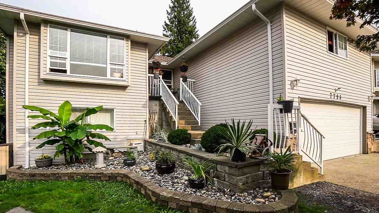 Main Photo: 7798 DEERFIELD Street in Mission: Mission BC House for sale : MLS®# R2505410