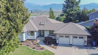 Photo 1: 2226 MOUNTAIN Drive in Abbotsford: Abbotsford East House for sale in "SUMAS MOUNTAIN" : MLS®# R2838449