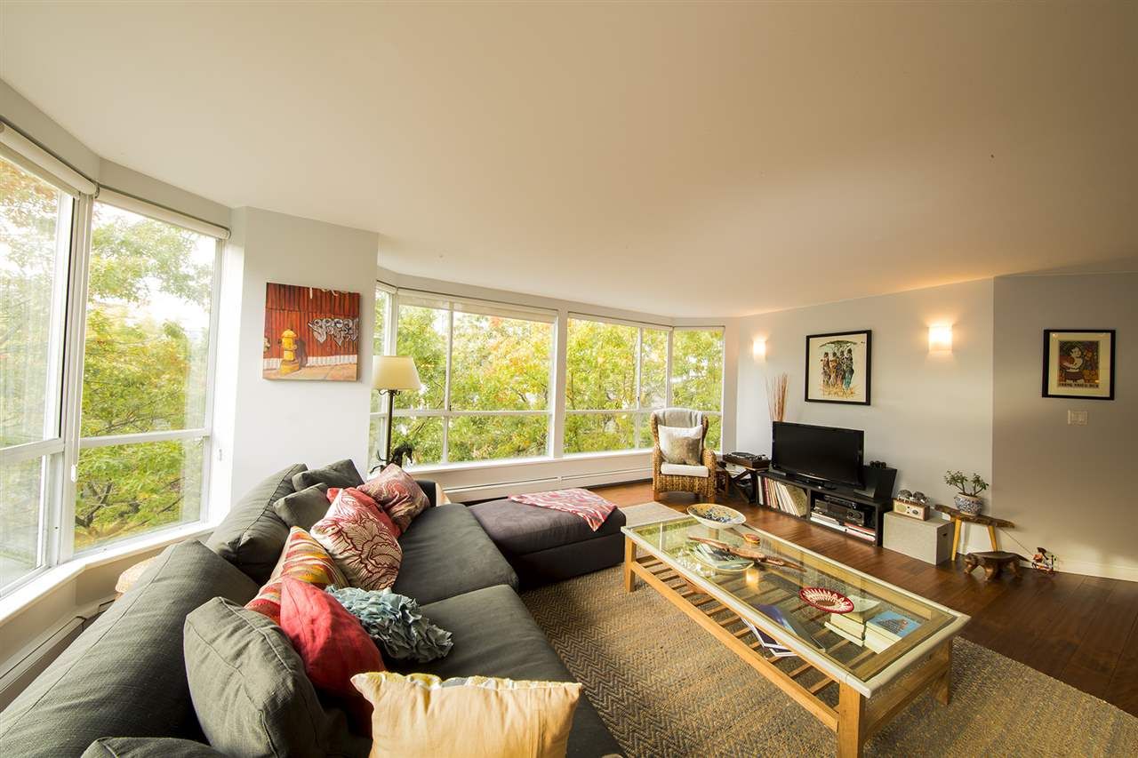Photo 3: Photos: 509 518 MOBERLY Road in Vancouver: False Creek Condo for sale in "NEWPORT QUAY" (Vancouver West)  : MLS®# R2116834