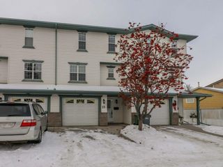 Photo 1: 23 Kerry Wood Mews: Red Deer Row/Townhouse for sale : MLS®# A2012291