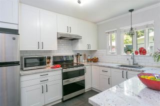 Photo 2: 2657 FROMME Road in North Vancouver: Lynn Valley Townhouse for sale in "CEDAR WYND" : MLS®# R2475471