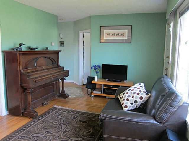 Photo 4: Photos: 7645 16th Avenue in Burnaby: Edmonds BE House for sale (Burnaby East)  : MLS®# V1066735