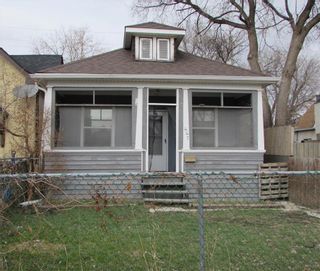 Photo 1: 447 Martin Avenue in Winnipeg: Elmwood Residential for sale (3A)  : MLS®# 202108215