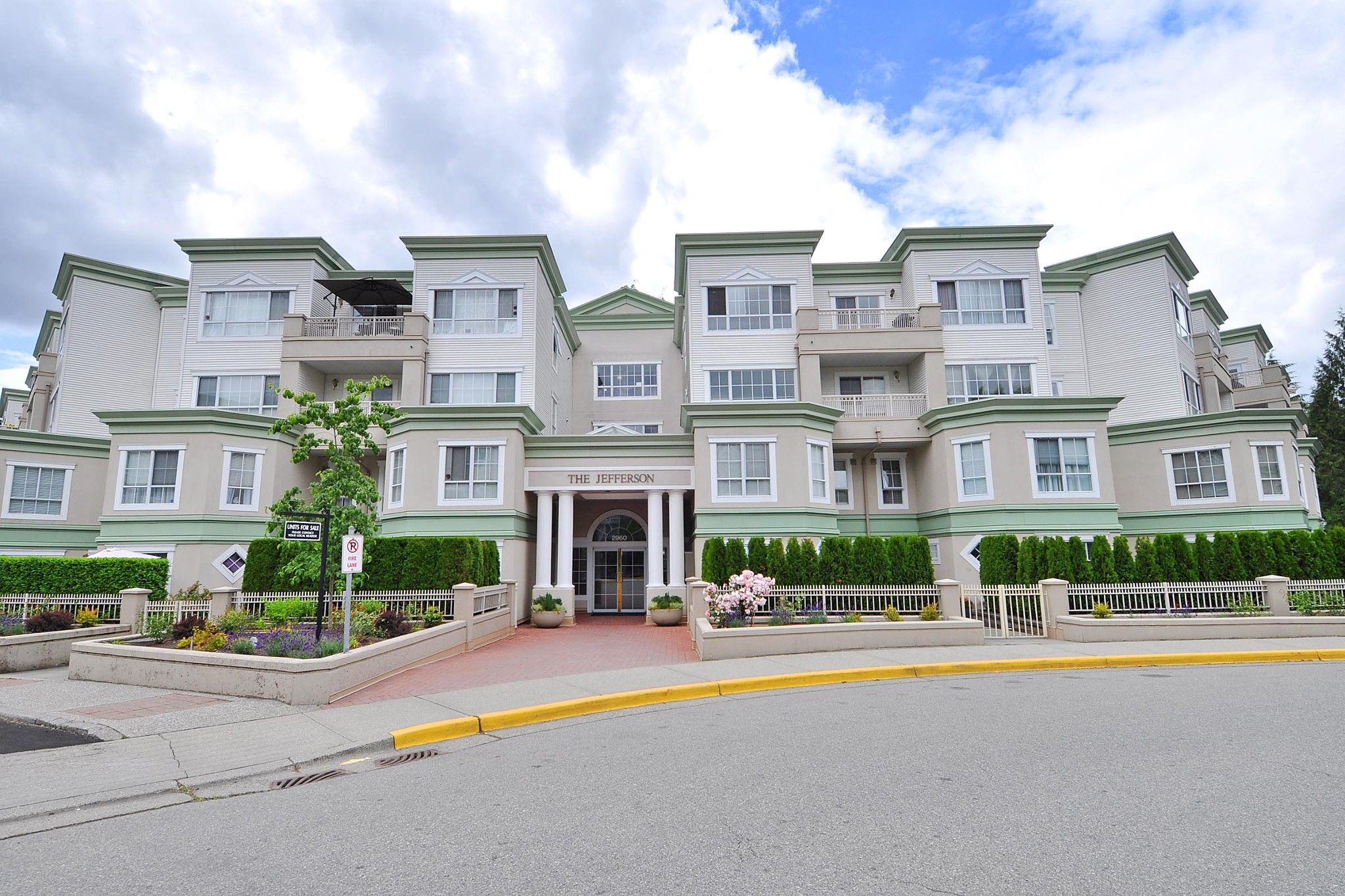 Main Photo: 406 2960 PRINCESS Crescent in Coquitlam: Canyon Springs Condo for sale in "THE JEFFERSON" : MLS®# R2383661