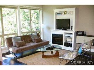 Photo 2: 306 635 Brookside Rd in VICTORIA: Co Latoria Condo for sale (Colwood)  : MLS®# 508407