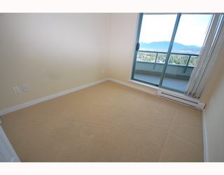 Photo 7: 2106 6659 SOUTHOAKS Crescent in Burnaby: Highgate Condo for sale in "GEMINI II" (Burnaby South)  : MLS®# V805531