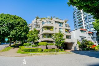 Photo 1: 402 1330 JERVIS Street in Vancouver: West End VW Condo for sale in "1330 JERVIS" (Vancouver West)  : MLS®# R2792434