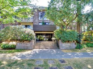 Main Photo: 206 1266 W 13TH Avenue in Vancouver: Fairview VW Condo for sale in "LANDMARK SHAUGHNESSY" (Vancouver West)  : MLS®# R2786250