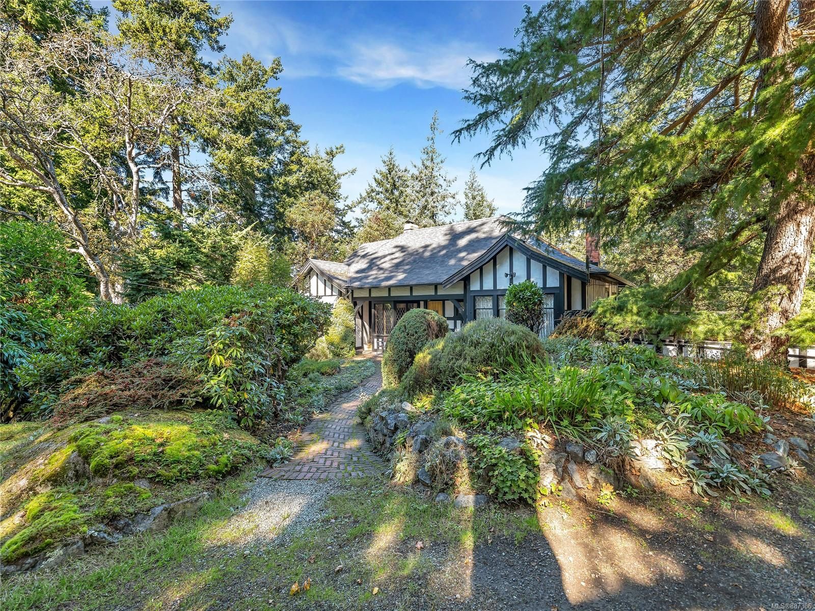 Main Photo: 3908 Sheret Pl in Saanich: SE Ten Mile Point House for sale (Saanich East)  : MLS®# 887366