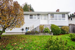 Photo 3: 145 E SEVENTH Avenue in New Westminster: The Heights NW House for sale : MLS®# R2832484