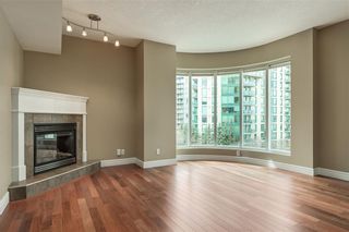 Photo 2: 505 110 7 Street SW in Calgary: Eau Claire Apartment for sale : MLS®# C4239151